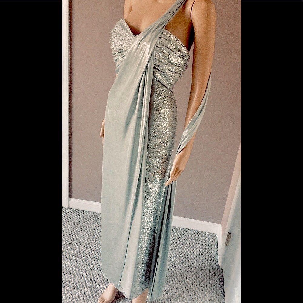Sleeveless Sequined Long Dress 👗 - Picture 2 of 8